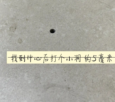 梁子湖瓷砖空鼓维修公司专业解答在瓷砖铺贴过程中，如果砂料搅拌不均匀，将会带来以下问题