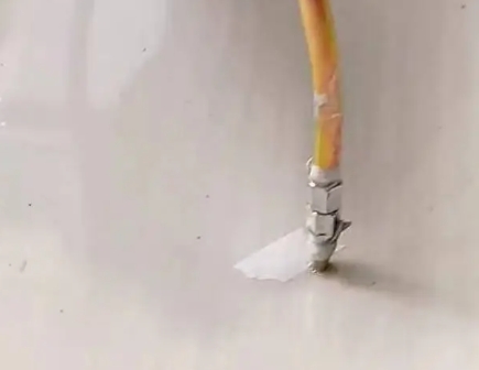 梁子湖瓷砖空鼓维修公司专业解答在瓷砖铺贴过程中，如果使用的砂料过粗（如全部使用了粗砂），可能会导致以下问题